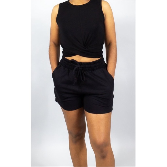 Cropped Twist Front Tank Top - Black Size Lg - Picture 2 of 5